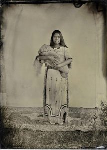 blackfoot-blackfeet-indian-woman-child-history-tribe-1